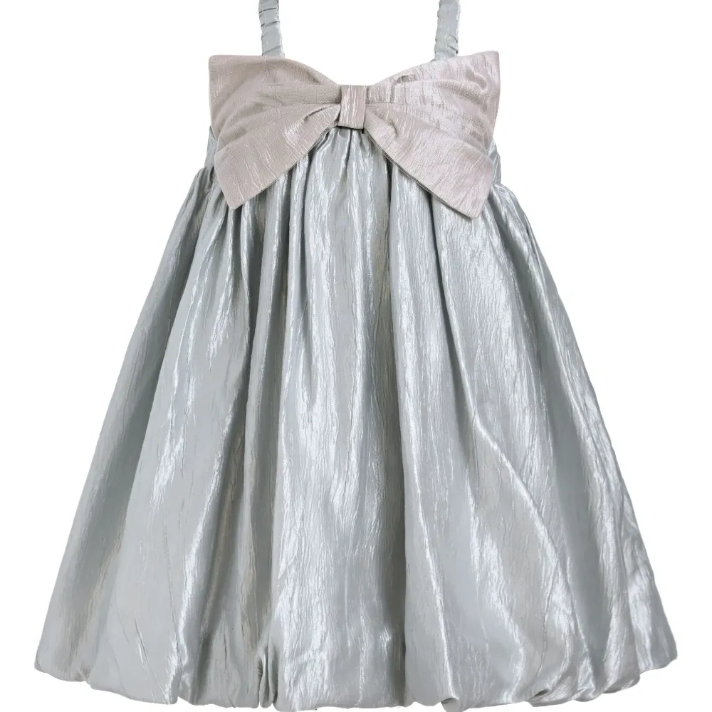 атласное платье со складками