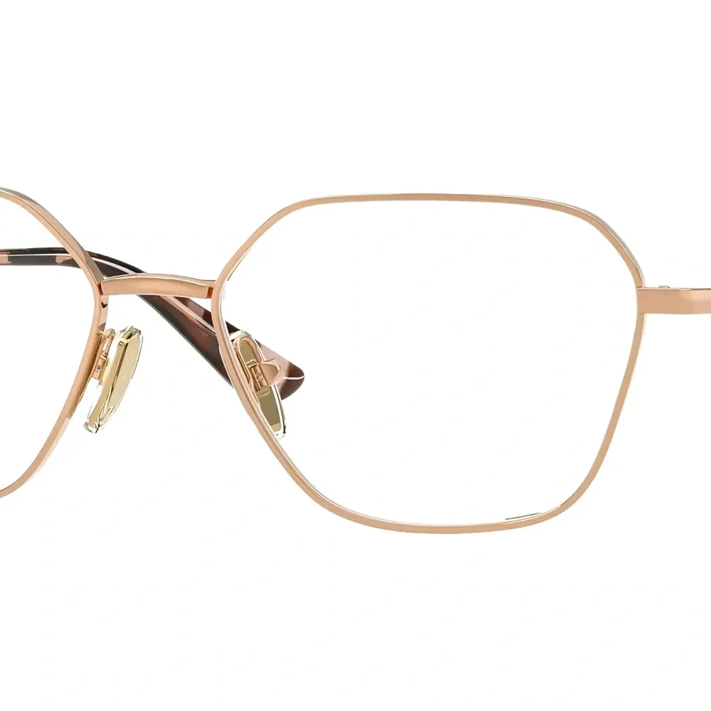 Очки в геометричной оправе