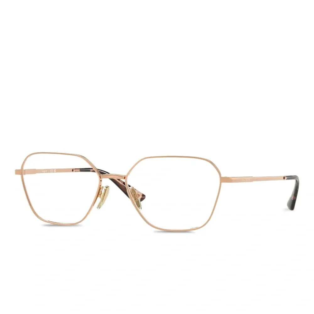 Очки в геометричной оправе