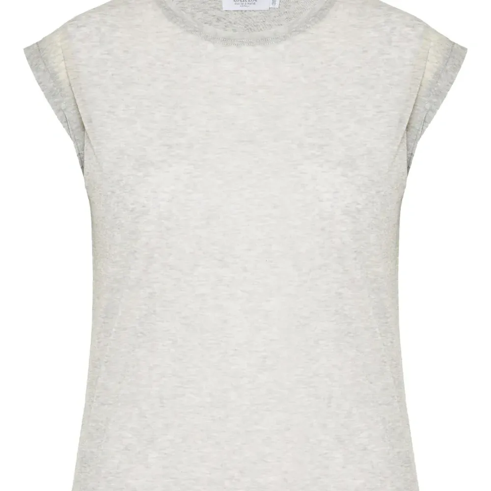 футболка с рукавами кап