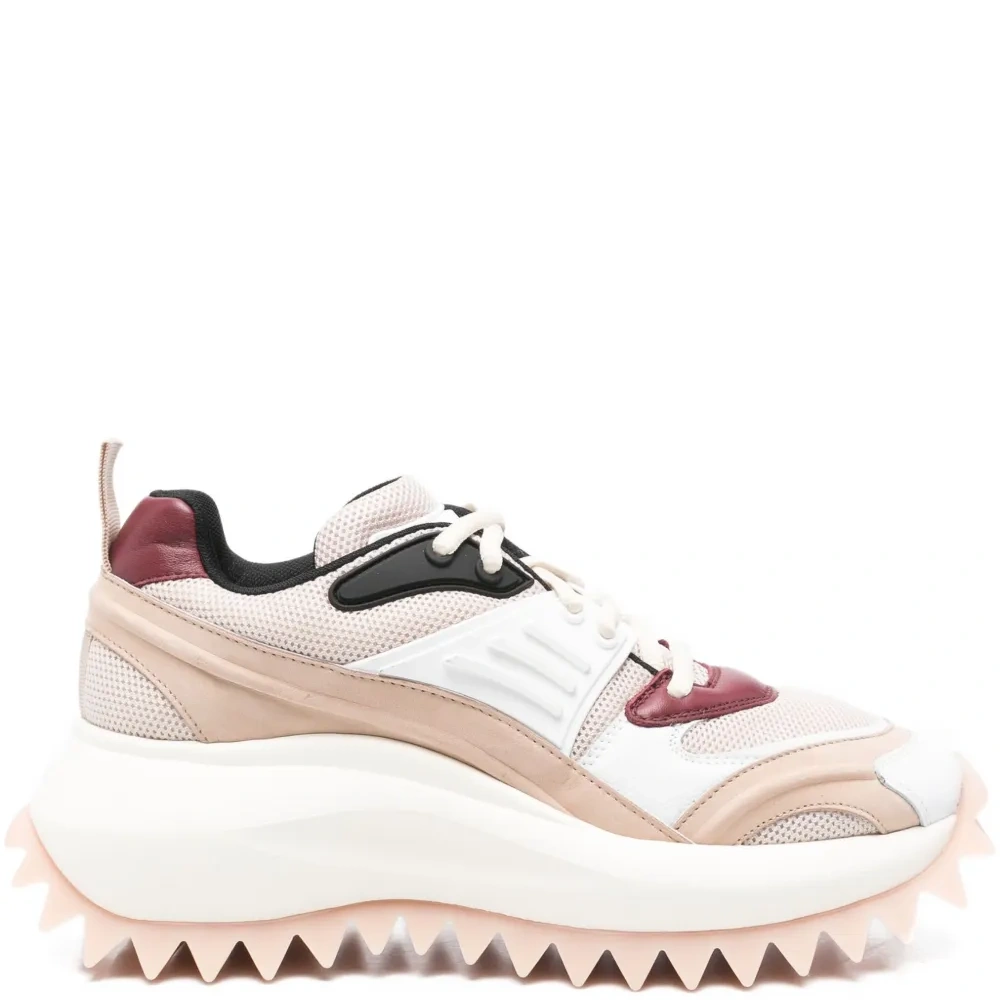 Кроссовки на массивной подошве