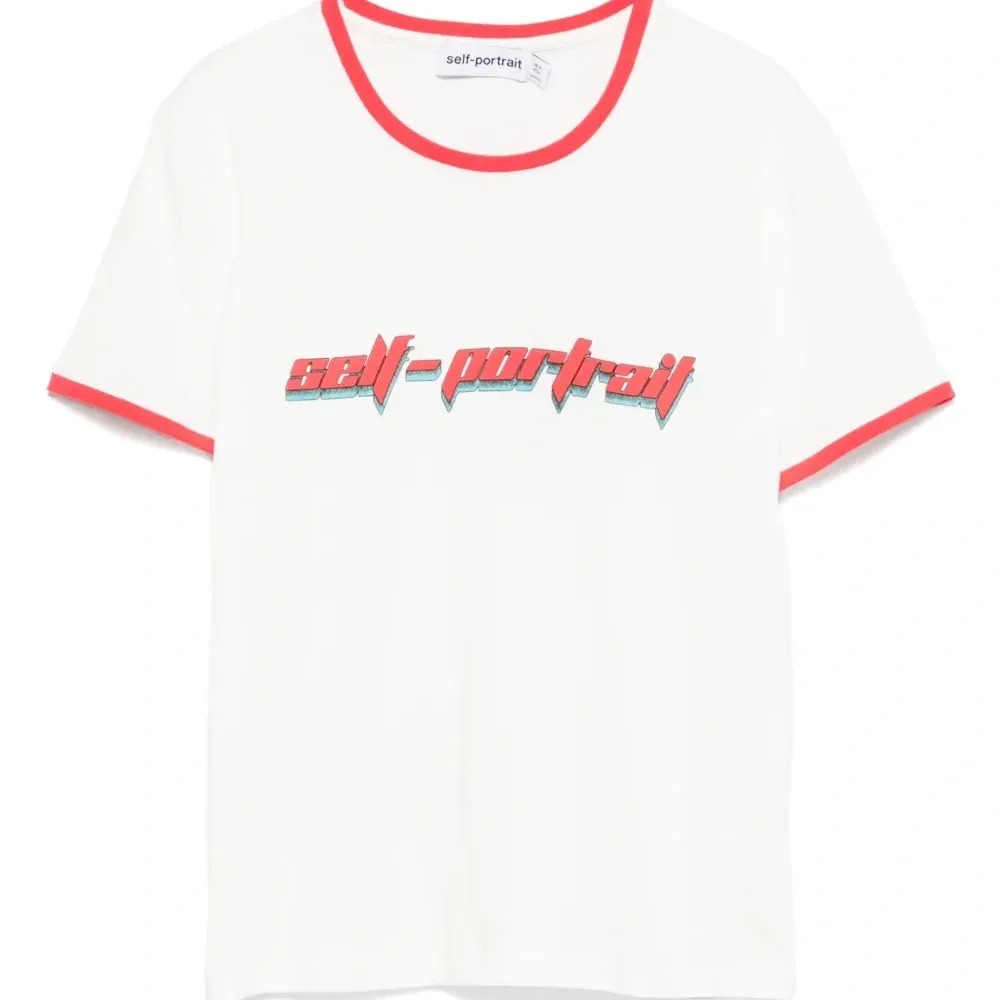 Футболка с логотипом