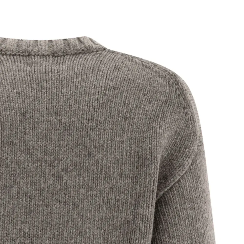 Свитер с круглым вырезом