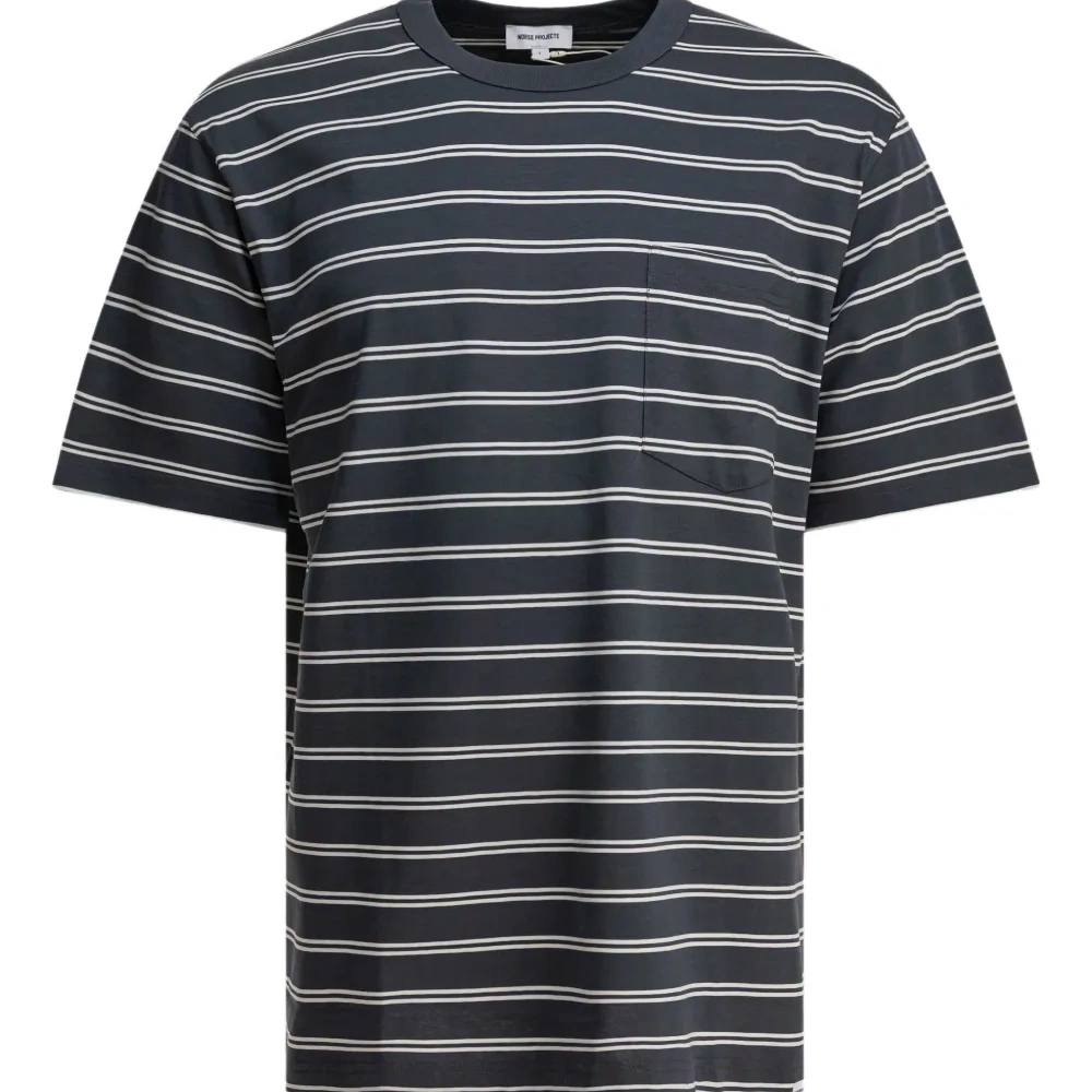 Футболка с карманом в полоску