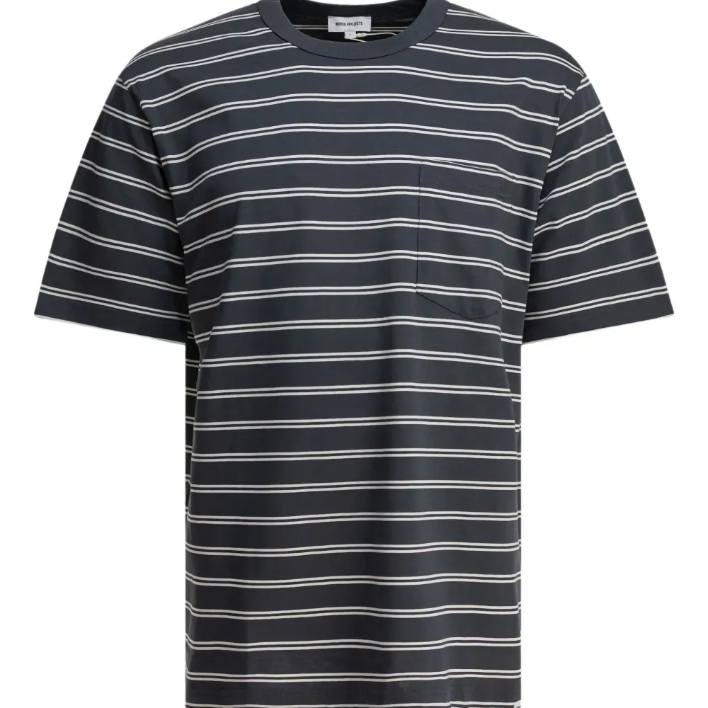 Футболка с карманом в полоску