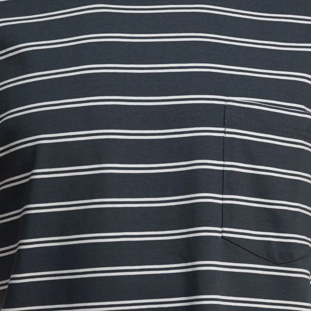 Футболка с карманом в полоску