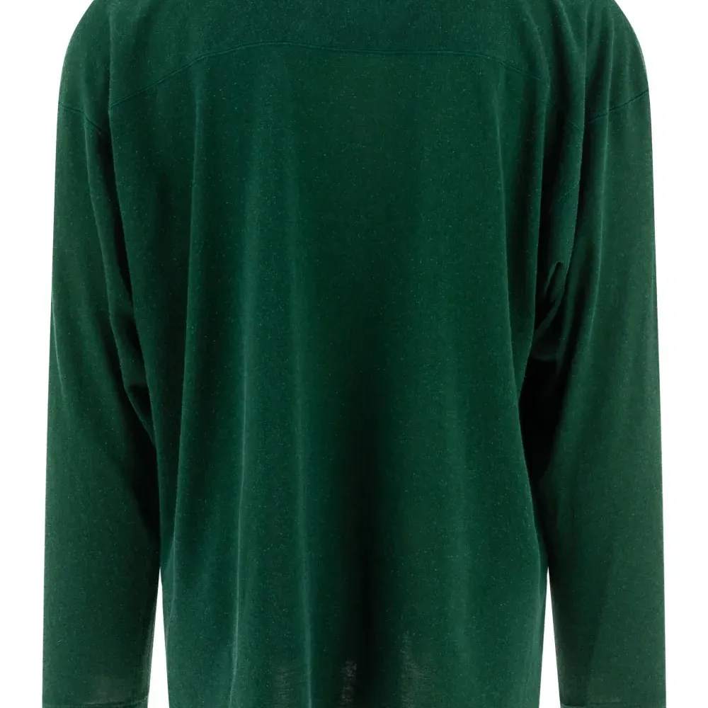 Футболка с V-образным вырезом