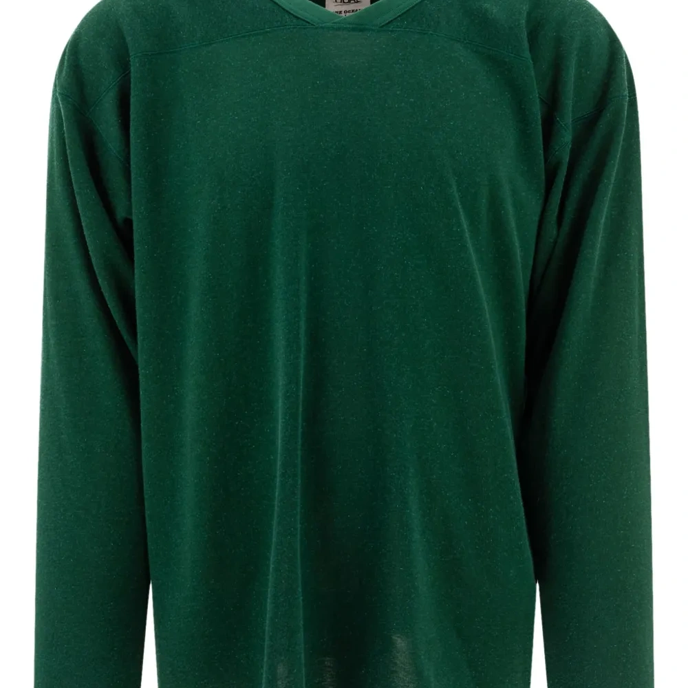 Футболка с V-образным вырезом