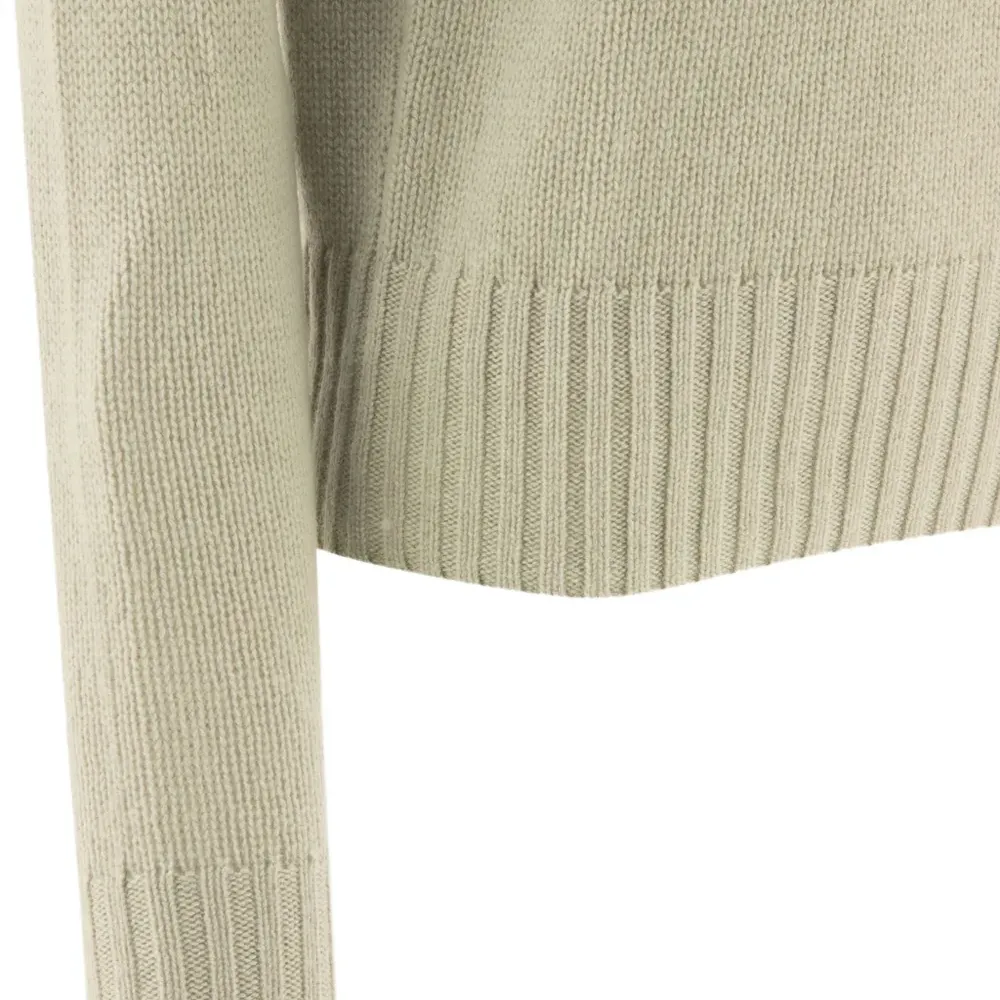 Свитер в рубчик с рукавами реглан