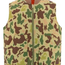 Жилет с камуфляжным принтом