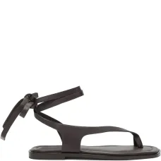 Сандалии на плоской подошве Сандалии на плоской подошве