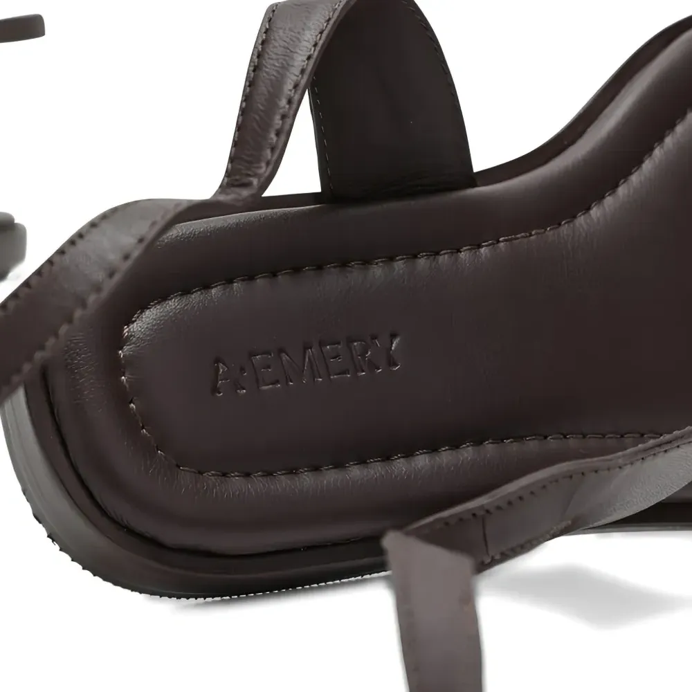 Сандалии на плоской подошве