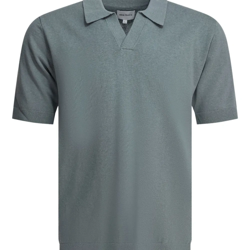 Трикотажная футболка с V-образным вырезом