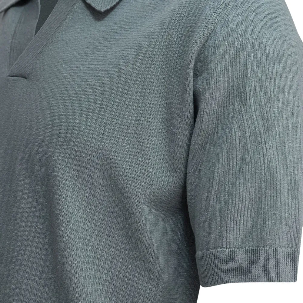 Трикотажная футболка с V-образным вырезом