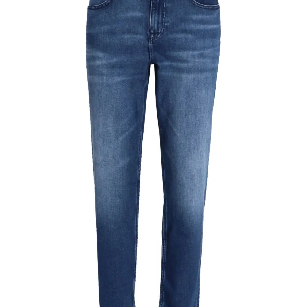 Джинсы с эффектом потертости