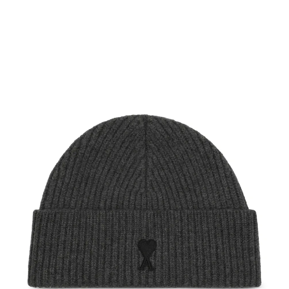 Шапка бини с монограммой Ami de Coeur