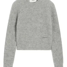 Свитер с вышитым логотипом