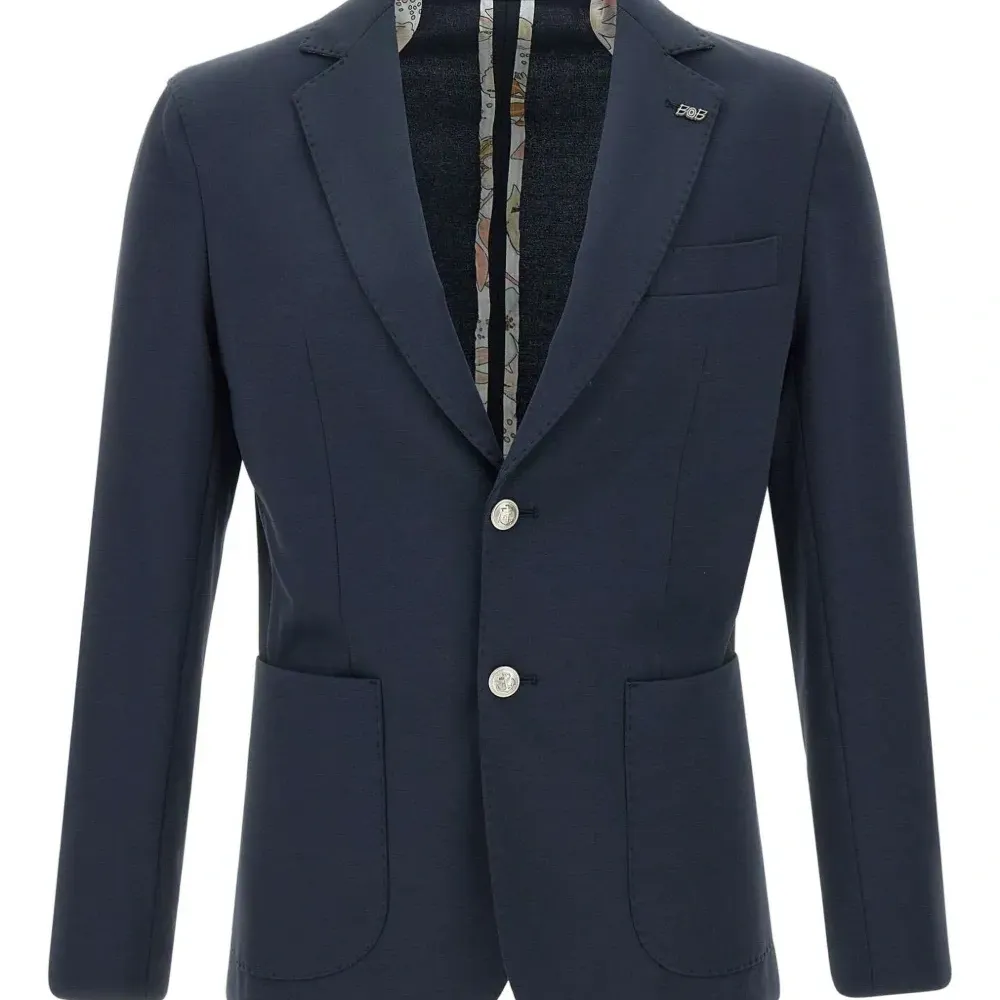 пиджак строгого кроя