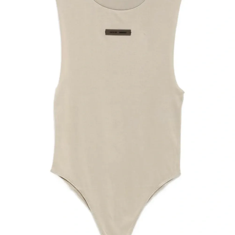 боди без рукавов с логотипом