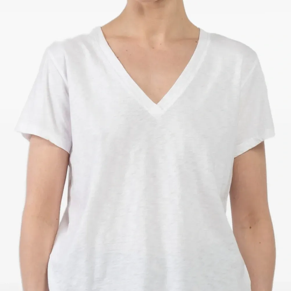 Футболка с V-образным вырезом