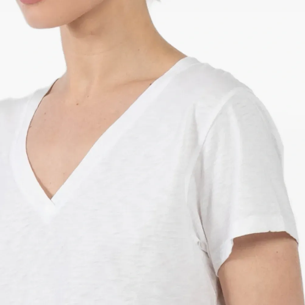 Футболка с V-образным вырезом