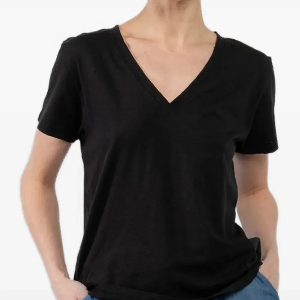 Футболка с V-образным вырезом и короткими рукавами Ellie