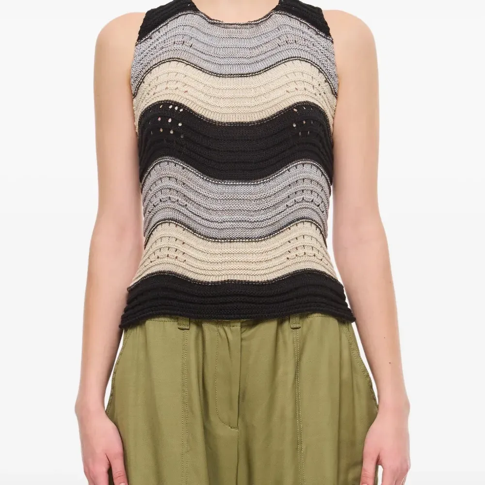 топ с узором