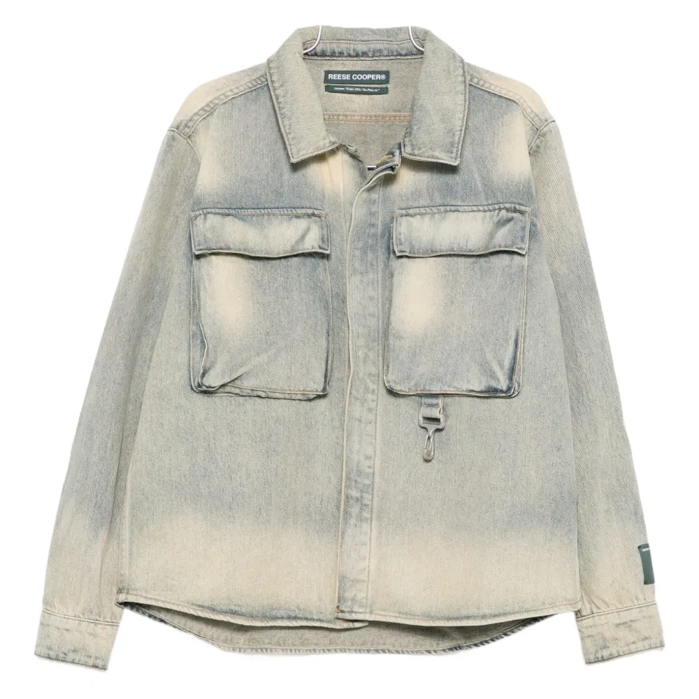 Рубашка с потайной застёжкой и накладными карманами с клапанами