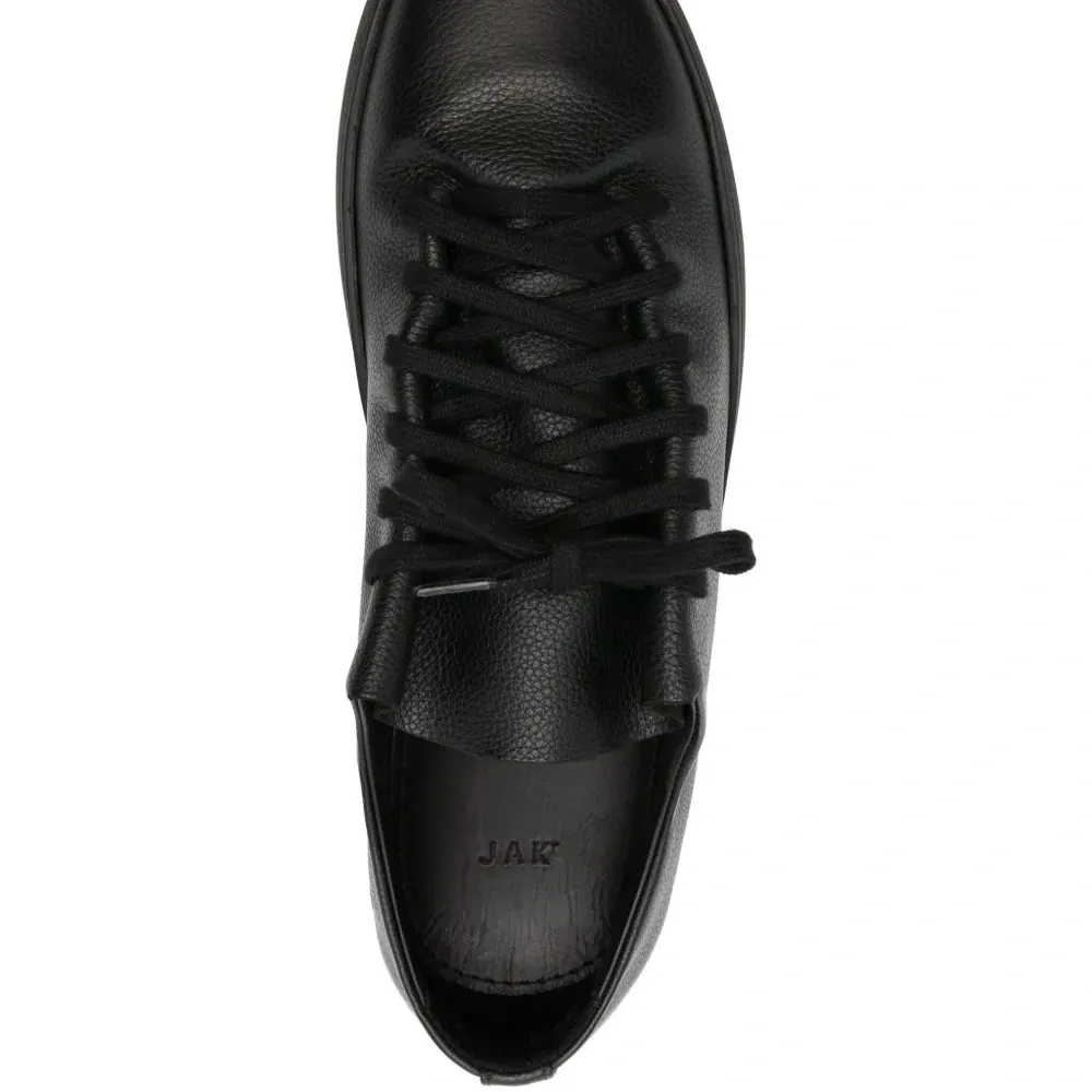 кожаные кроссовки