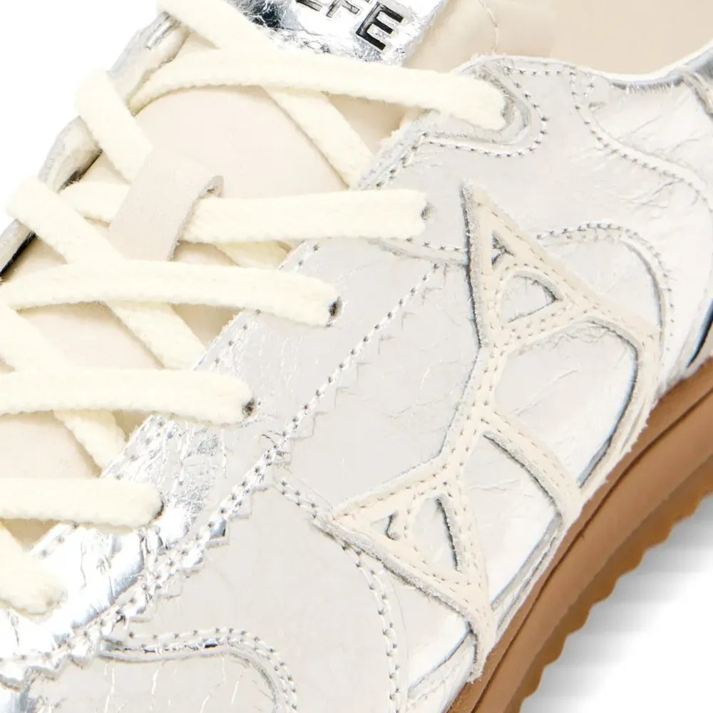 кроссовки на шнуровке кроссовки на шнуровке