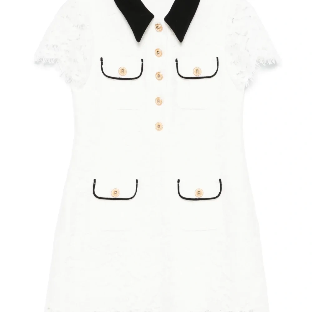 Платье с контрастным воротником и кружевом