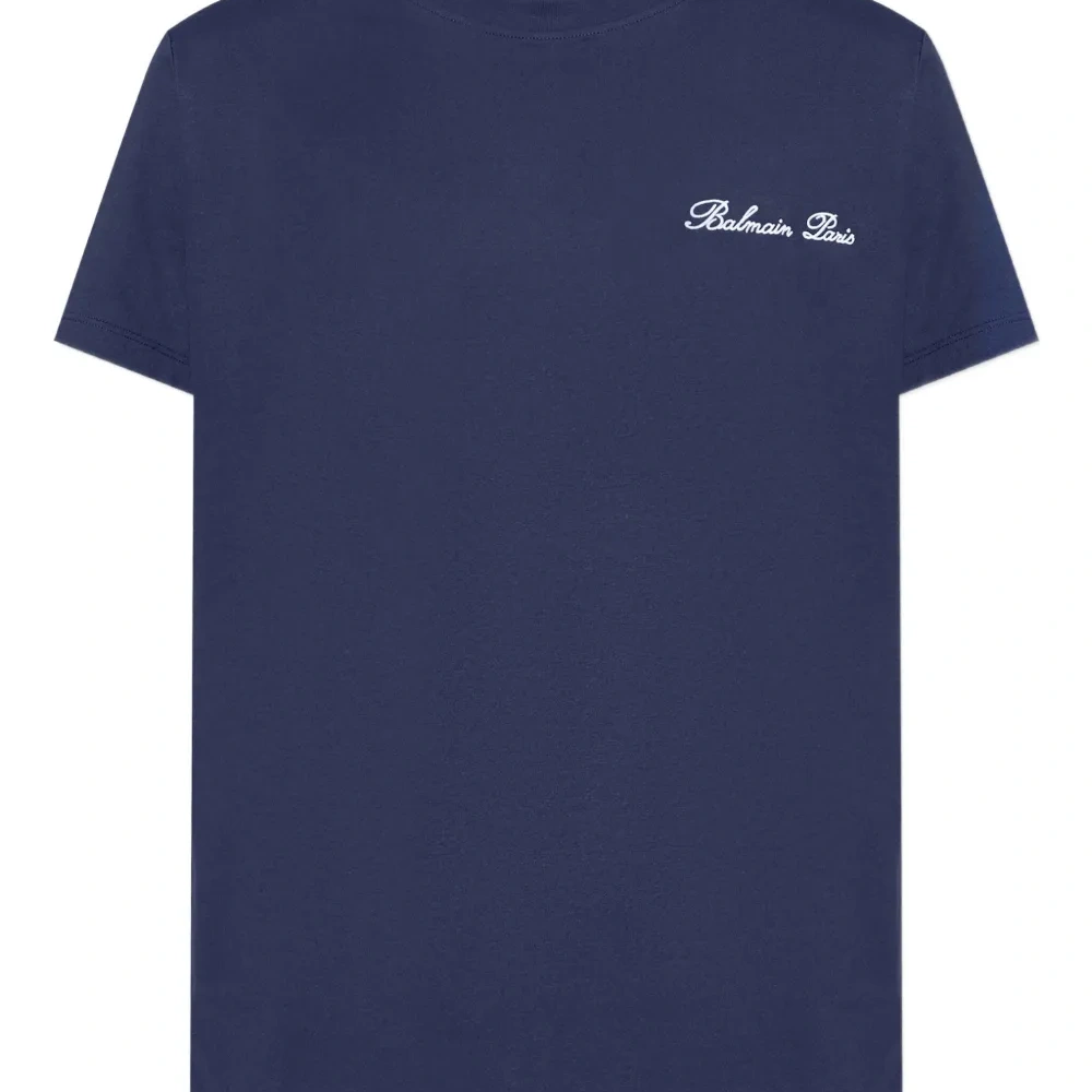 футболка с вышитым логотипом