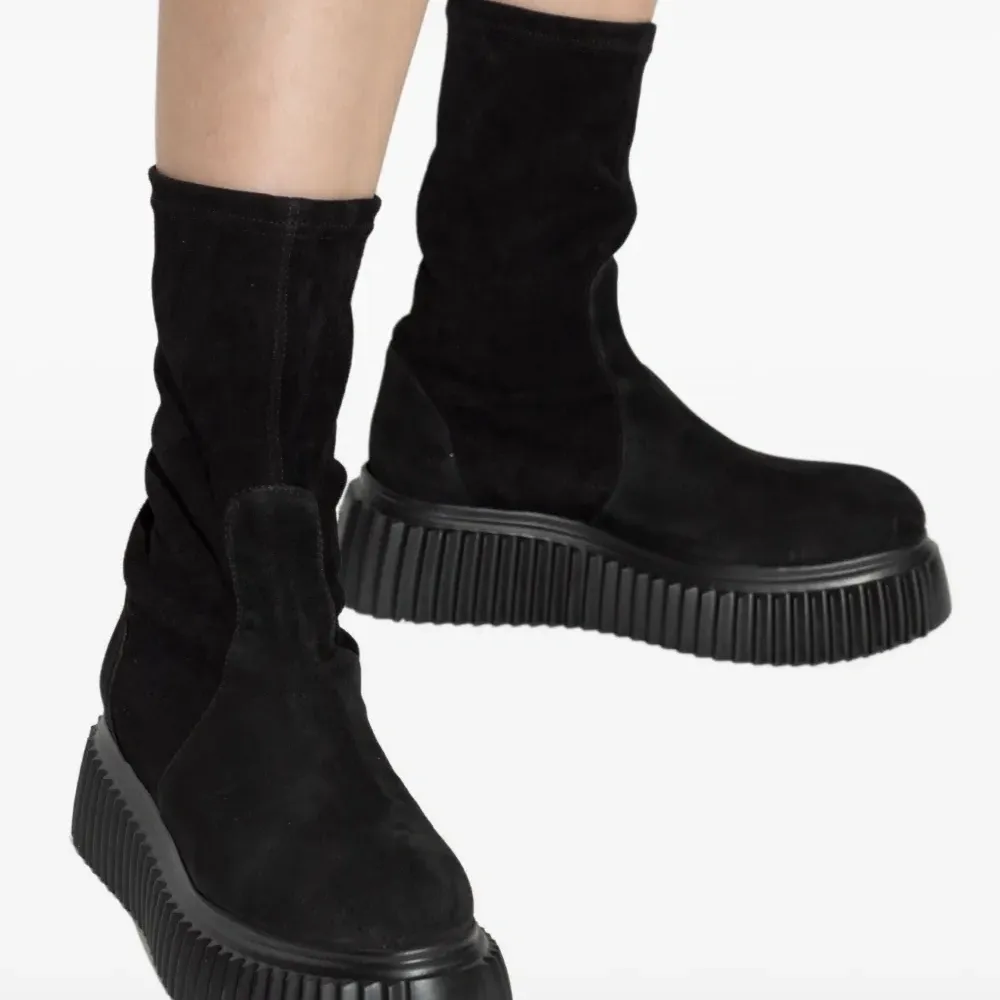 Велюровые ботинки