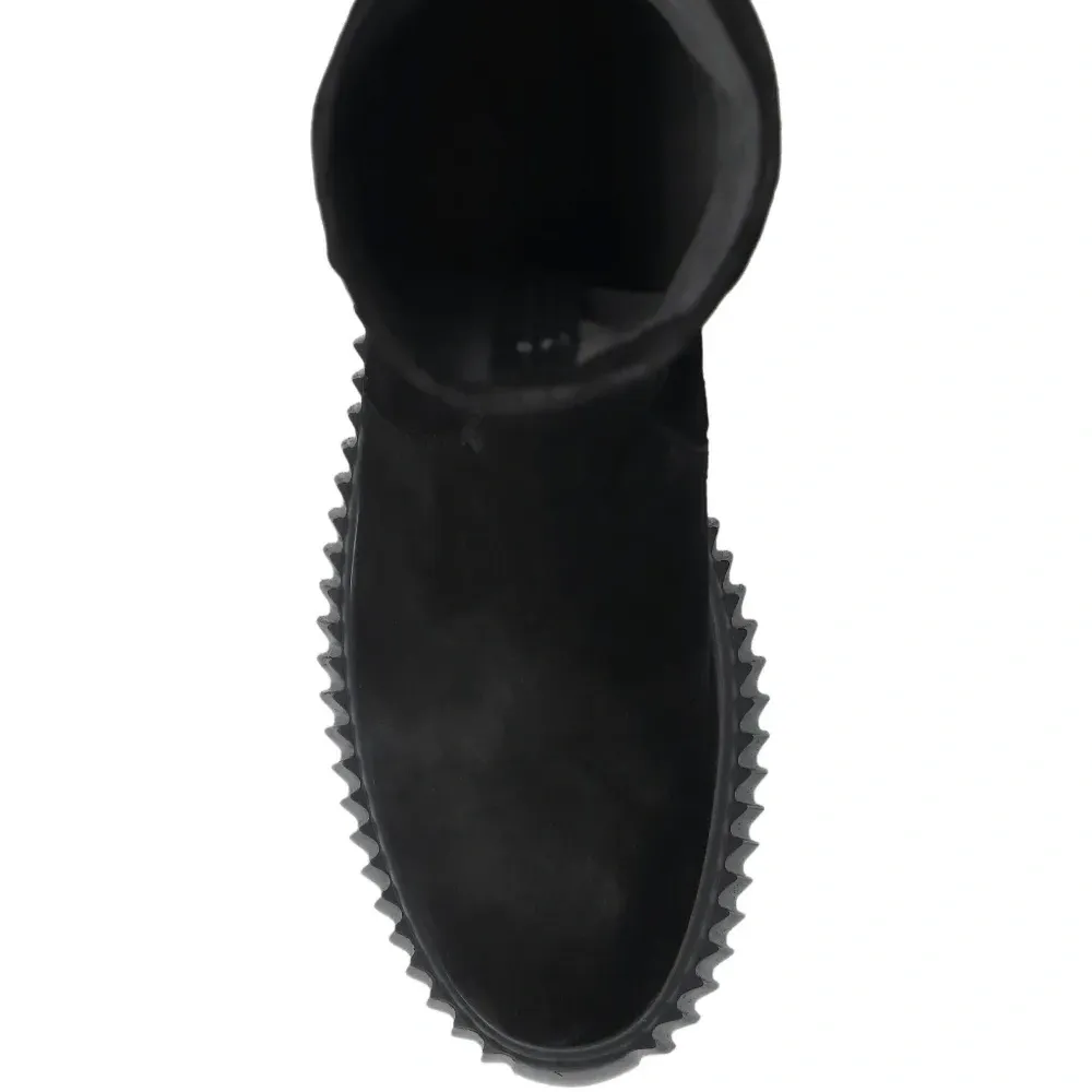 Велюровые ботинки