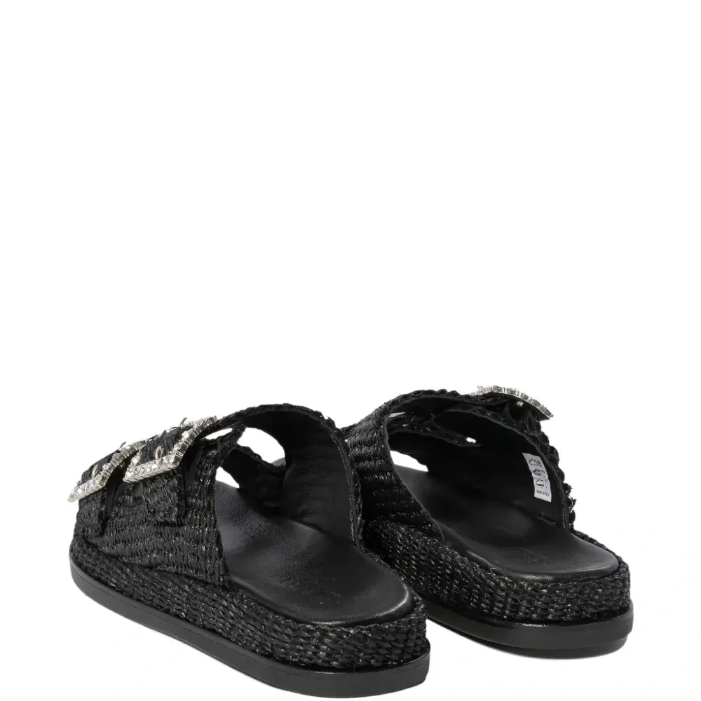 Сандалии из рафии с пряжками