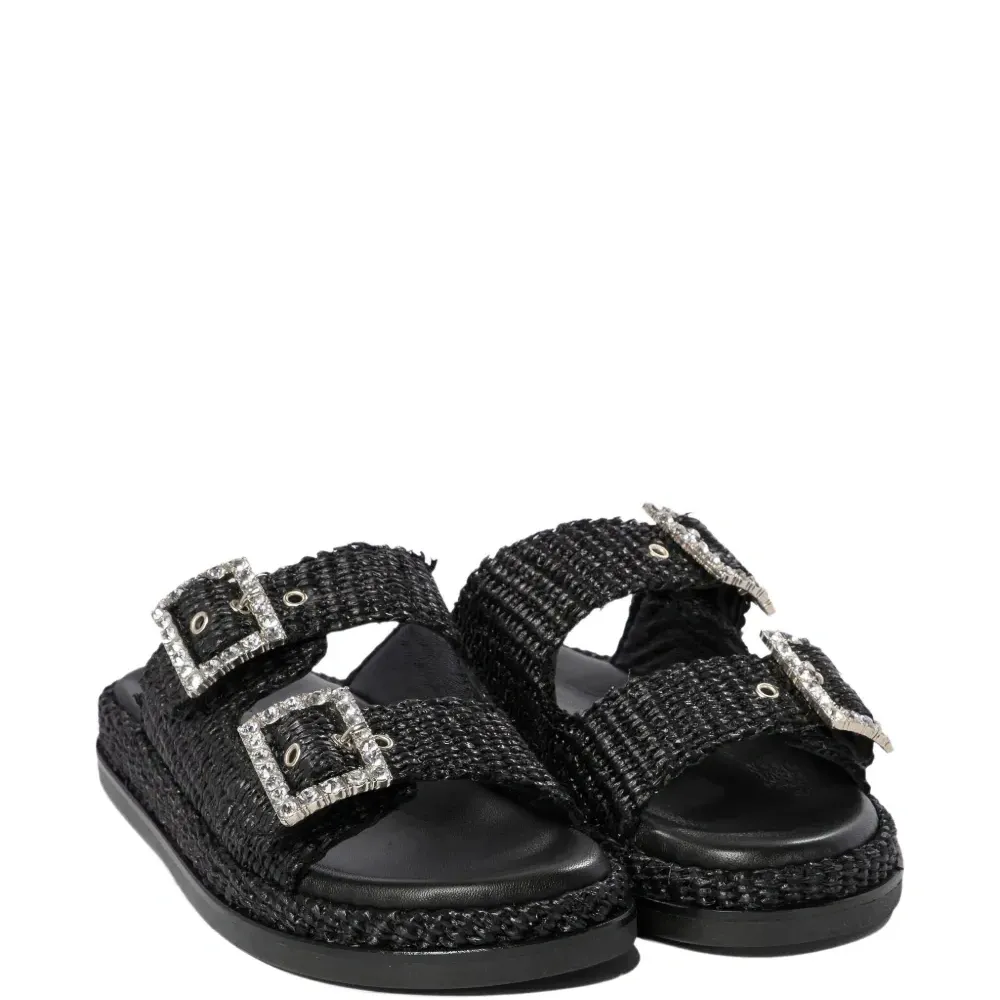 Сандалии из рафии с пряжками