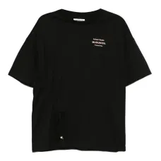 футболка с вышитым логотипом