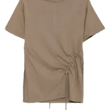 футболка со сборками