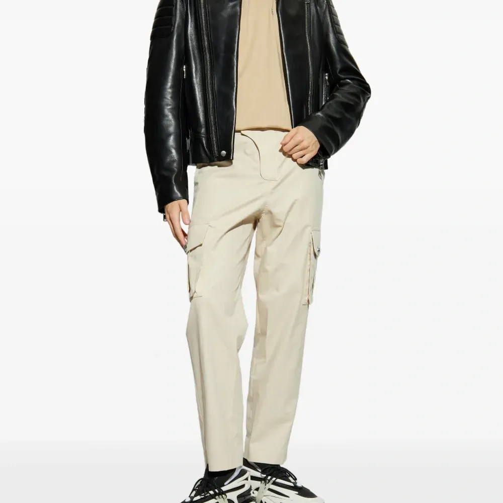 футболка с логотипом