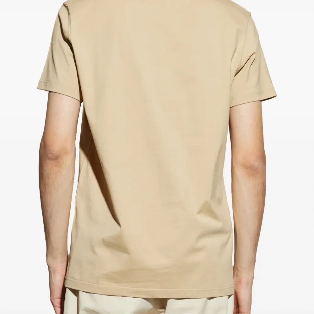 футболка с логотипом