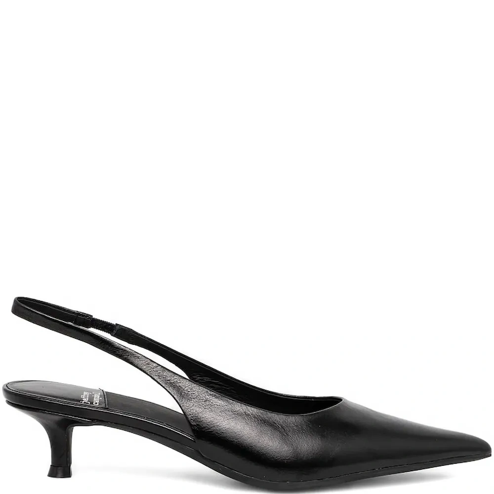 Туфли с заостренным носком и ремешком на пятке