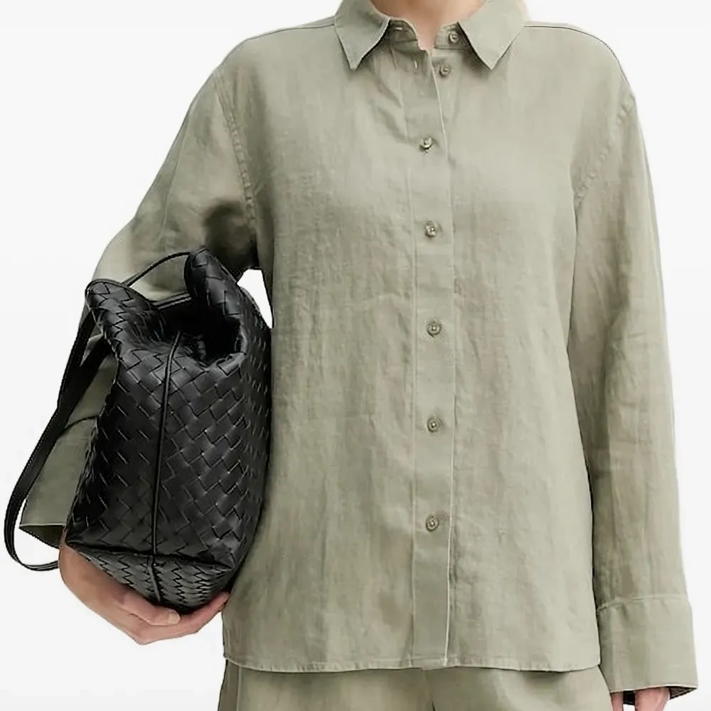 Льняная рубашка на пуговицах