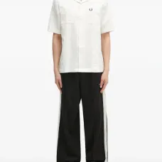 Рубашка с вышитым логотипом