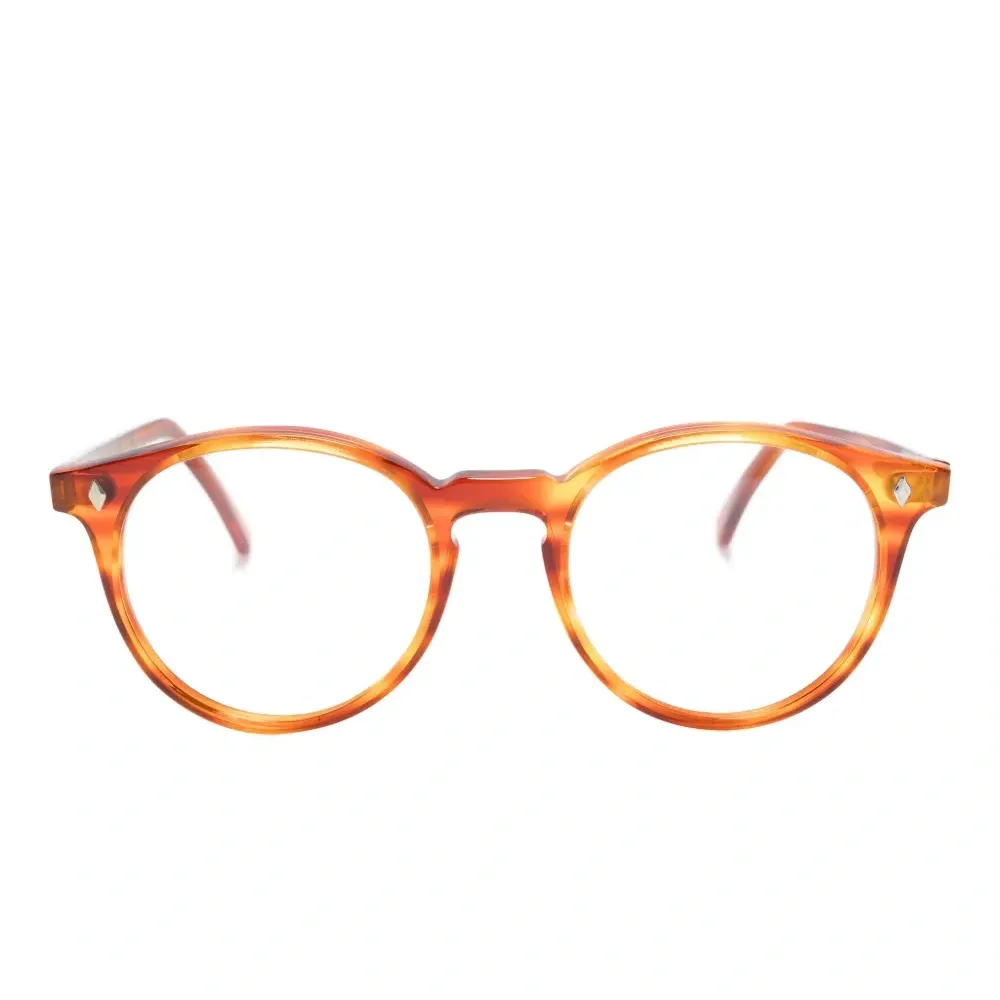 Очки в круглой оправе