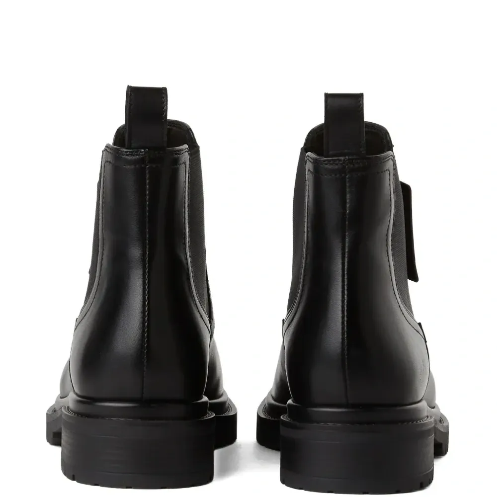 Ботинки челси с эластичными вставками Ботинки челси с эластичными вставками