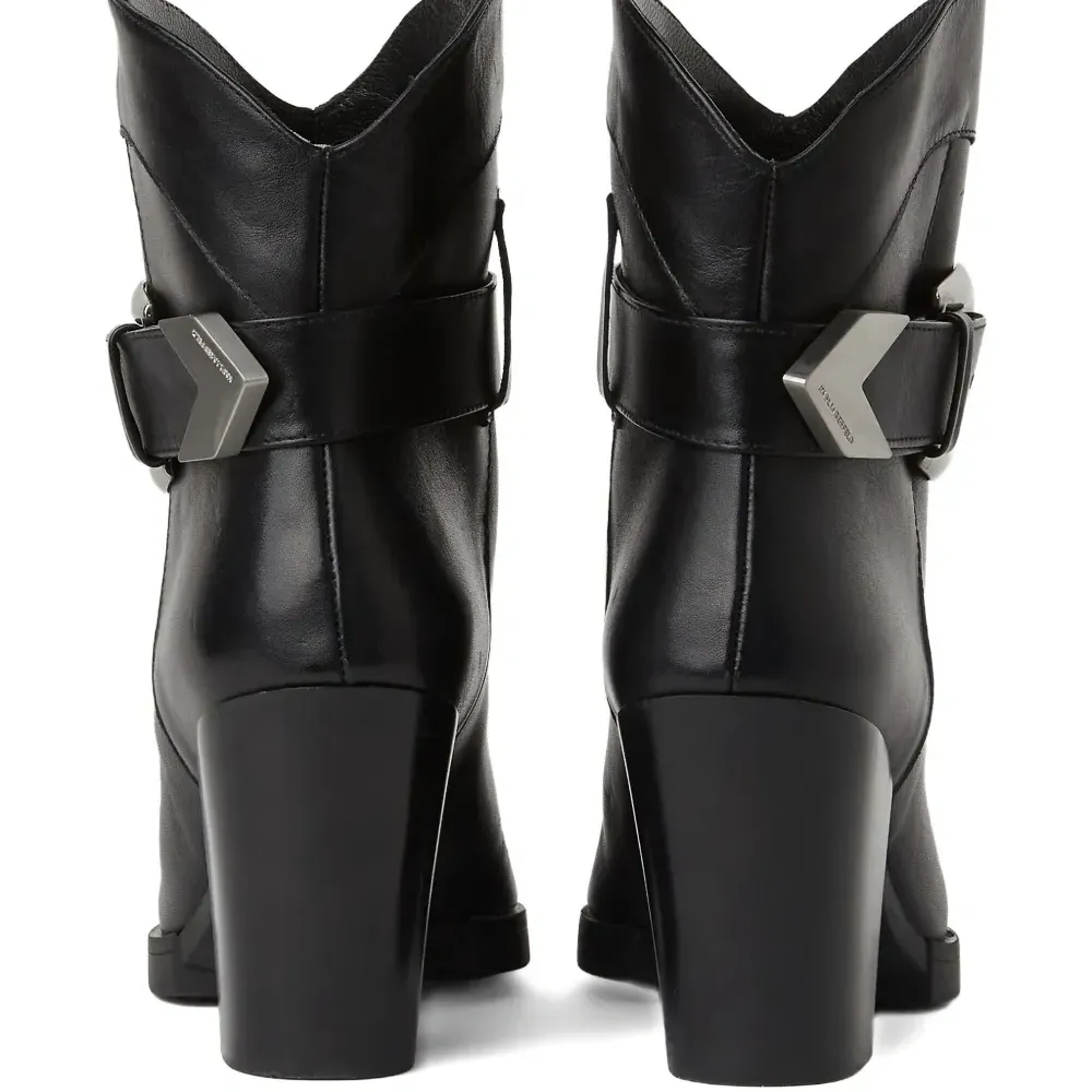 Ботинки Kowboy с заостренным носком и пряжками Ботинки Kowboy с заостренным носком и пряжками