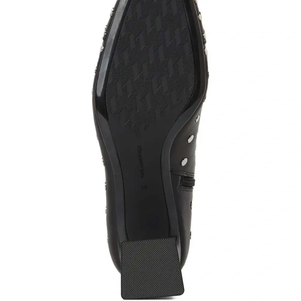 Ботильоны на блочном каблуке с заклепками