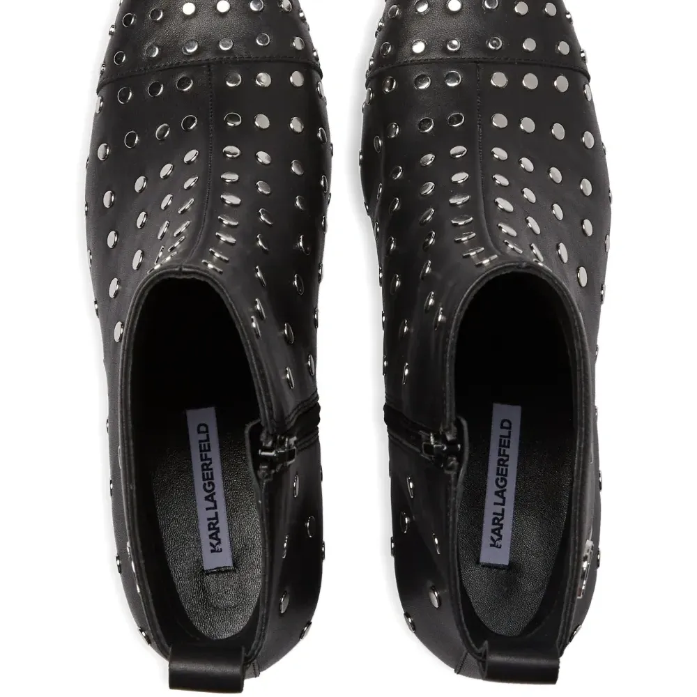 Ботильоны на блочном каблуке с заклепками