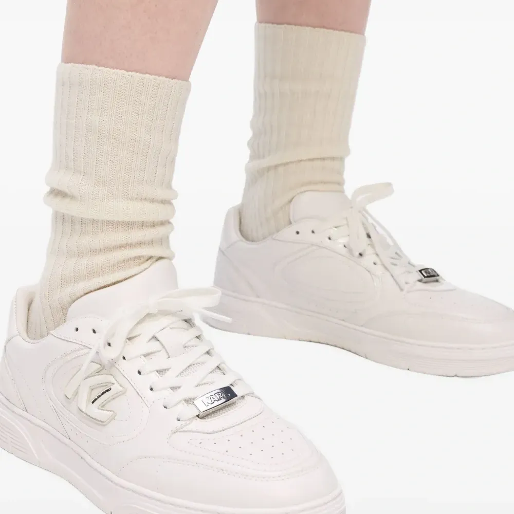 Кроссовки с нашивкой-логотипом