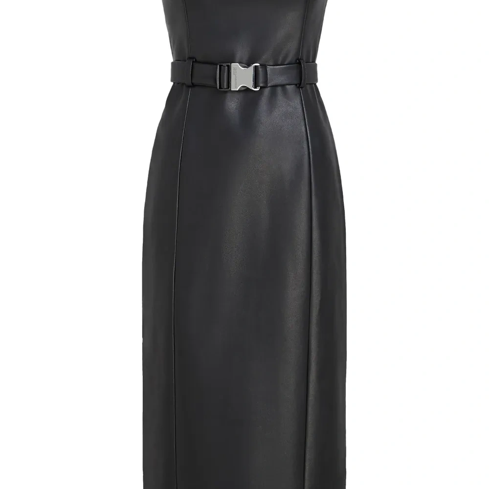 Платье без бретелей